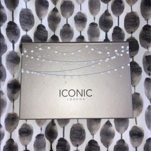 Iconic London Blaze Chaser face palette